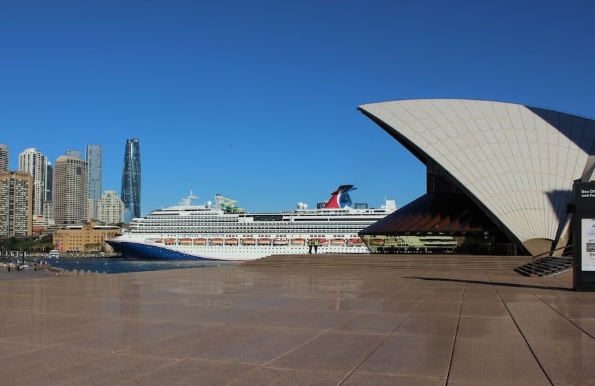 Carnival Splendor beyond the Sydney Opera House